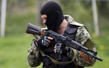 Ukrán válság - A szakadárok elfoglaltak egy belügyi laktanyát, Kijev hadiállapot bevezetését fontolgatja