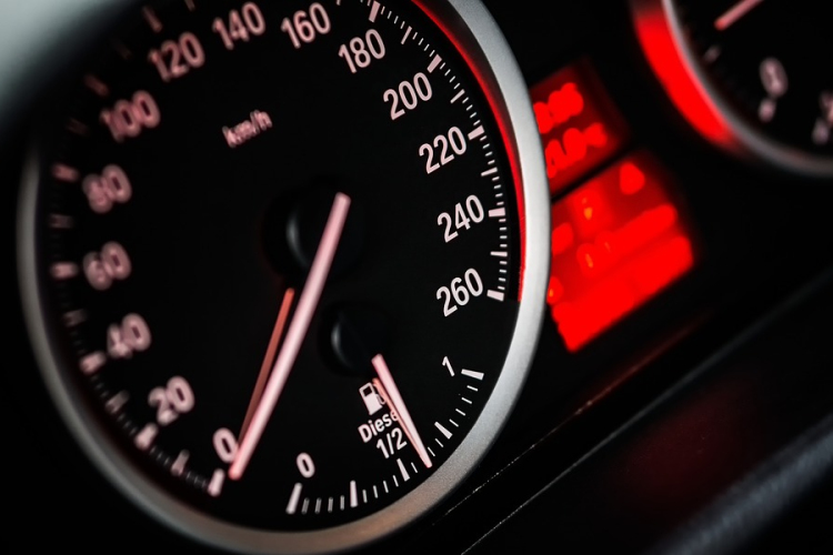 Meredeken csökkent a forgalomba helyezett új személyautók száma az EU-ban