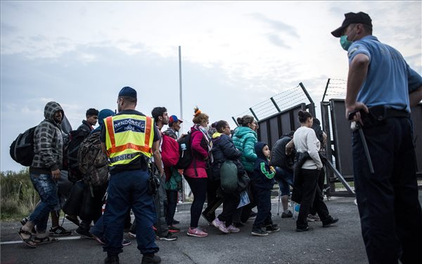 Január óta csaknem 270 ezer illegális bevándorló lépett az országba