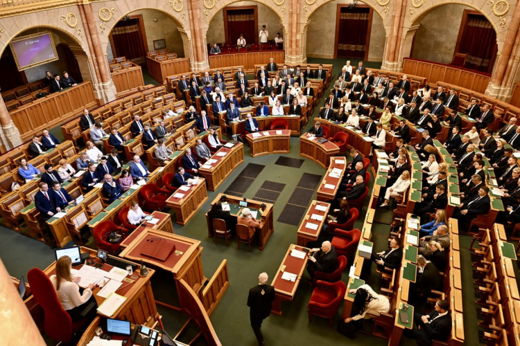 OGY - Vagyonnyilatkozatok - A kormánytagok közül Kapitány Istvánnak van a legnagyobb megtakarítása